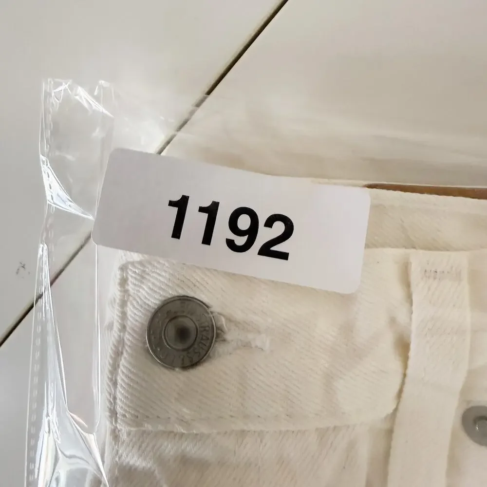 Levi's High Waisted Mom Shorts White Denim A1965 - 29 29W